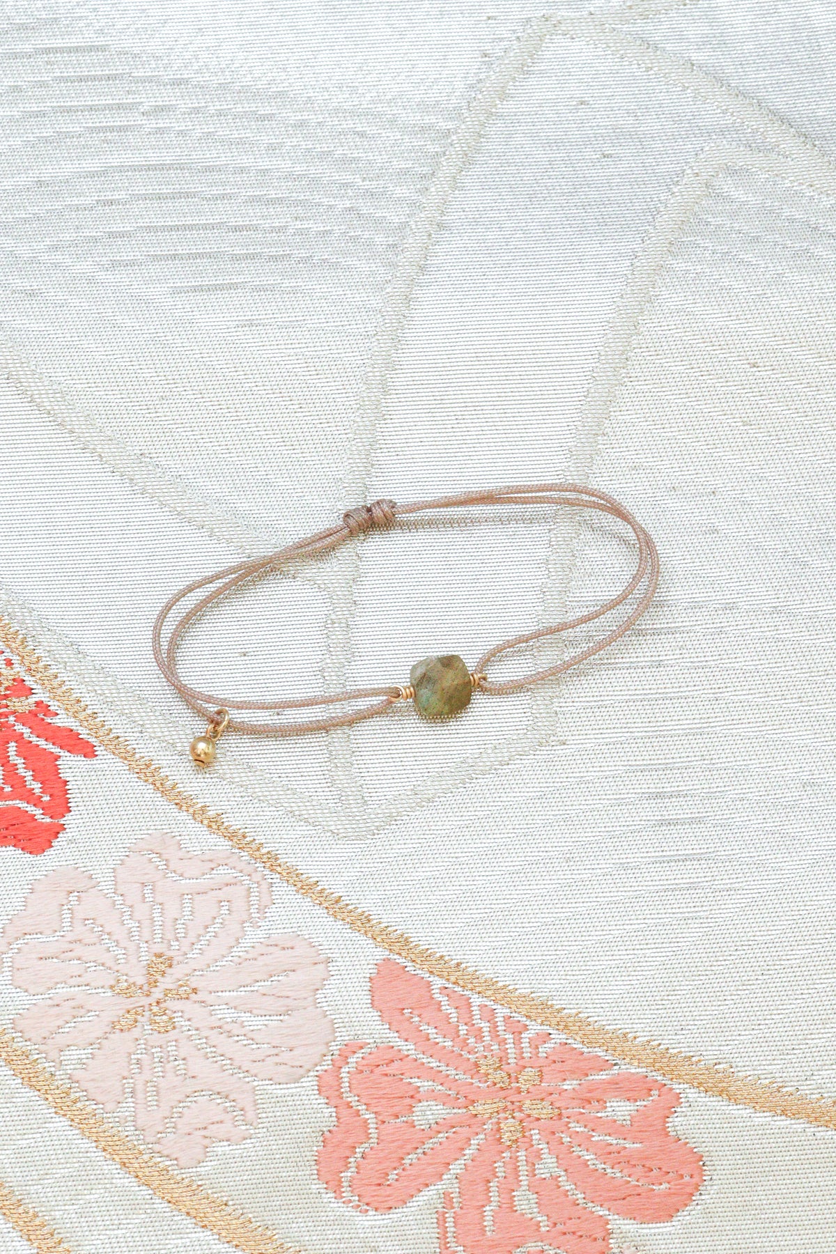 Otohime 乙姫 (Labradorite carrée)