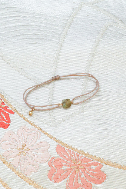 Otohime 乙姫 (Labradorite carrée)