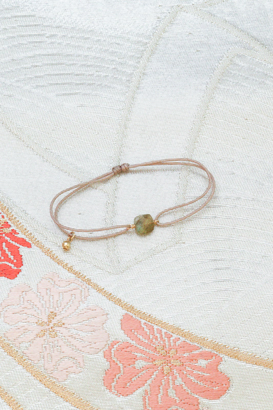 Otohime 乙姫 (Labradorite carrée)